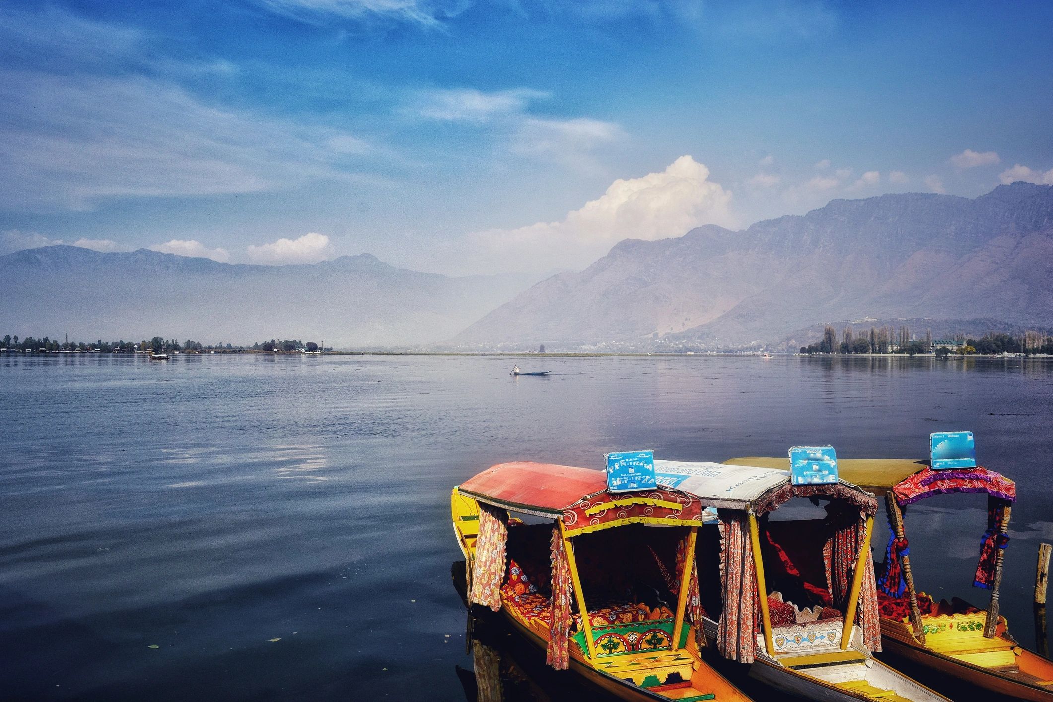 Scenic Dal Lake landscape in Kashmir